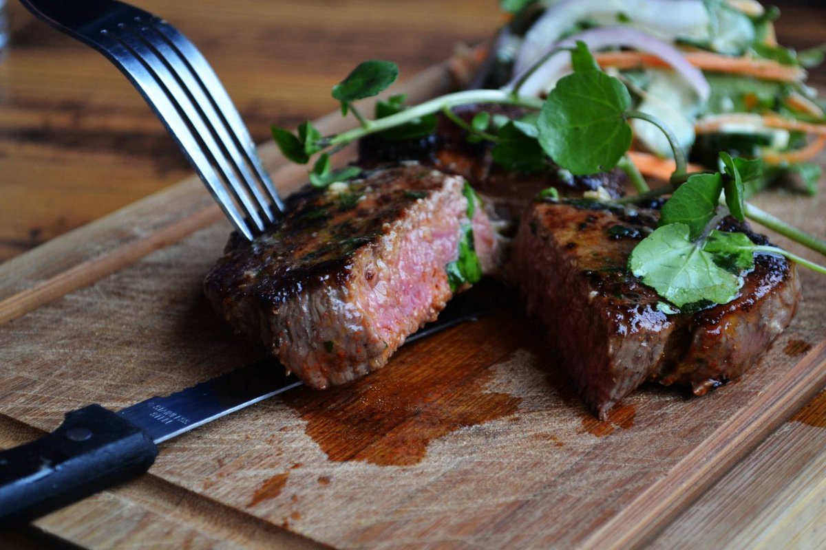 butcherandcatch's tweet image. Who wants to cook on a monday anyway?
It's steak and wine Monday again so treat yourself. 
Starting from £10 choose from a variety of steaks with a drink!

#steakandwine #meatisgood #britishbeef #yorkshirebeef #sheffield