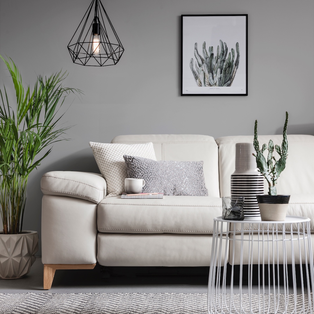 ROMsofas's tweet image. Create your dream interior scheme with the Cadini Sofa. Whether you favour natural finishes or bold geometric accessories, the soft curves and statement feet of this striking design deliver a truly versatile option for the home. &amp;gt; bit.ly/2OP3rdK