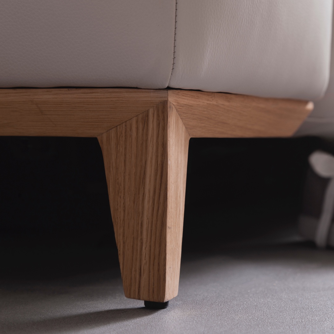 ROMsofas's tweet image. Create your dream interior scheme with the Cadini Sofa. Whether you favour natural finishes or bold geometric accessories, the soft curves and statement feet of this striking design deliver a truly versatile option for the home. &amp;gt; bit.ly/2OP3rdK