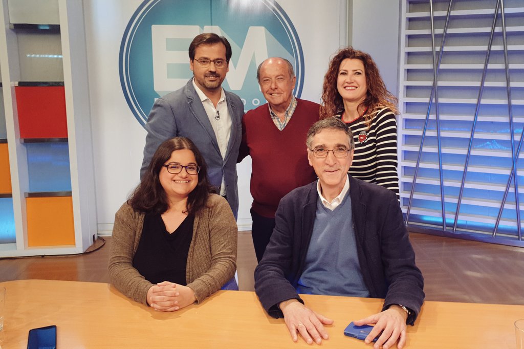 Iniciamos la semana 11° en #TertuliadelMirador
con Jaime Rocha, Laura Garófano, Ana Barea y Juan Manzorro,
hablando de #DiaInternacionalDeLaMujer, lemas,diferencias y balance #8M; #Cádiz,#movilidad y bandas de rodadura; de #DíadelaTortilladePatatas o de muñecas en el #DíadeBarbie