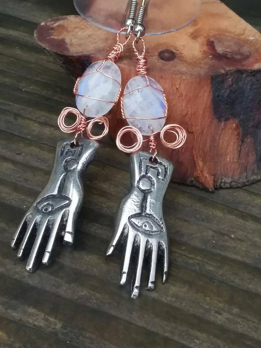 innovisjewelry's tweet photo. https://t.co/QBJjZx4WCu
Oh my moonstone beauty!
Excited to share the latest addition to my #etsy shop: Moonstone hand of Fatima wire wrapped earrings #jewelry #earrings #moonstone #handoffatima #oneofakind #handwrapped #handwrappedjewelry #reikiinfused https://t.co/rr2BswyjCa https://t.co/abrYkWZA4o