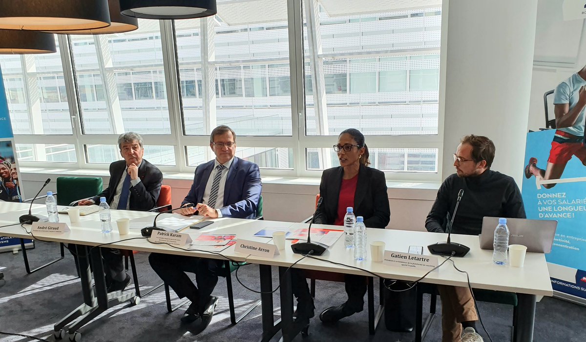 #DirectIDF 🔎 La Région lance un programme innovant « du #Sport vers l’#Emploi » avec la <a href="/FFAthletisme/">FFAthlétisme</a> et @poleemploi_IDF🏃‍♀️ 
L'objectif ➡️ Permettre le repérage des compétences des demandeurs d’emploi par le biais du sport et de l'#athletisme, pour faciliter leur recrutement !