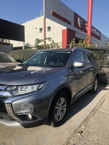 XimenMancilla's tweet photo. Se vende por cambio de ciudad! Impecable , único dueño . Mitsubishi outlander año2015 #lobarnechea #vecinosdelarrayan #vitacura #lascondes #providencia #nuñoa # https://t.co/APEI5jjfvQ https://t.co/3LsrcmVXm2