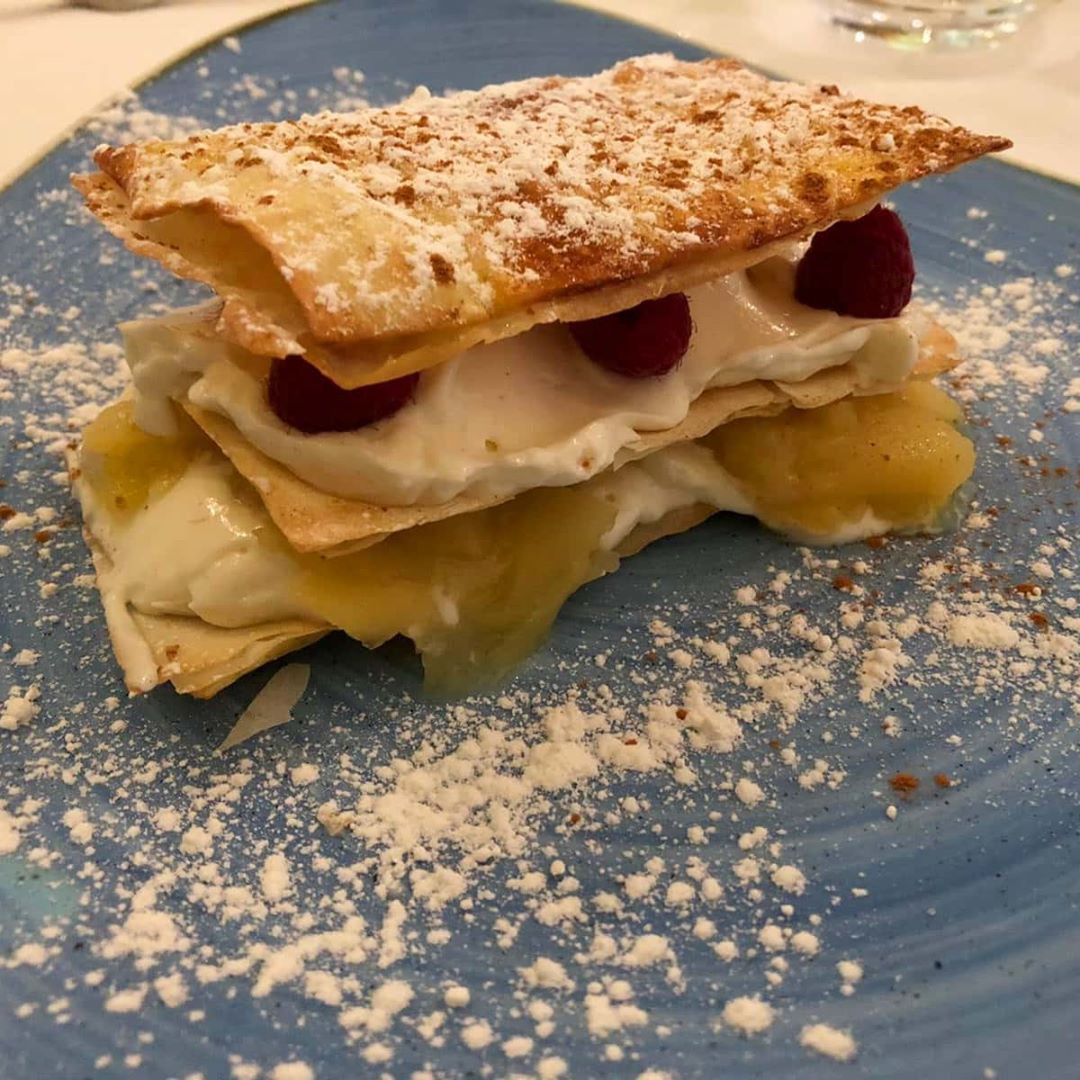 RestBolivar's tweet photo. 🥰 Que nada ni nadie te amargue la semana. Nosotros estamos aquí para endulzarla. ¿Te hace? 🥰
📸 Milhojas con crema de queso y frutos del bosque https://t.co/IEkLU1rd1q