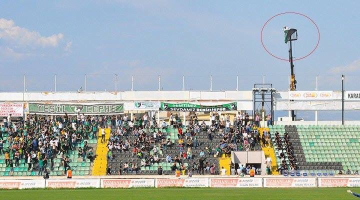 LoicDrd's tweet photo. Vous étonnez pas si vous voyez une nacelle à côté du stade Marcel-Picot de Nancy vendredi soir. J'en aurais loué une pour supporter l'@ACAjaccio. https://t.co/05zQCUlHJX