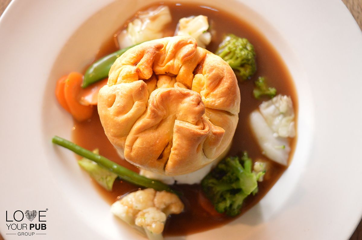 TheAndoverArms's tweet photo. Whether our tasty pie, market fresh fish or one of our delicious deserts, we use great ingredients in carefully crafted home-made dishes representing the best of British and beyond.

#theandoverarms #hammersmithpubs #foodie #foodporn   #cheflife #chef #restaurant https://t.co/dDL9Pv2hag