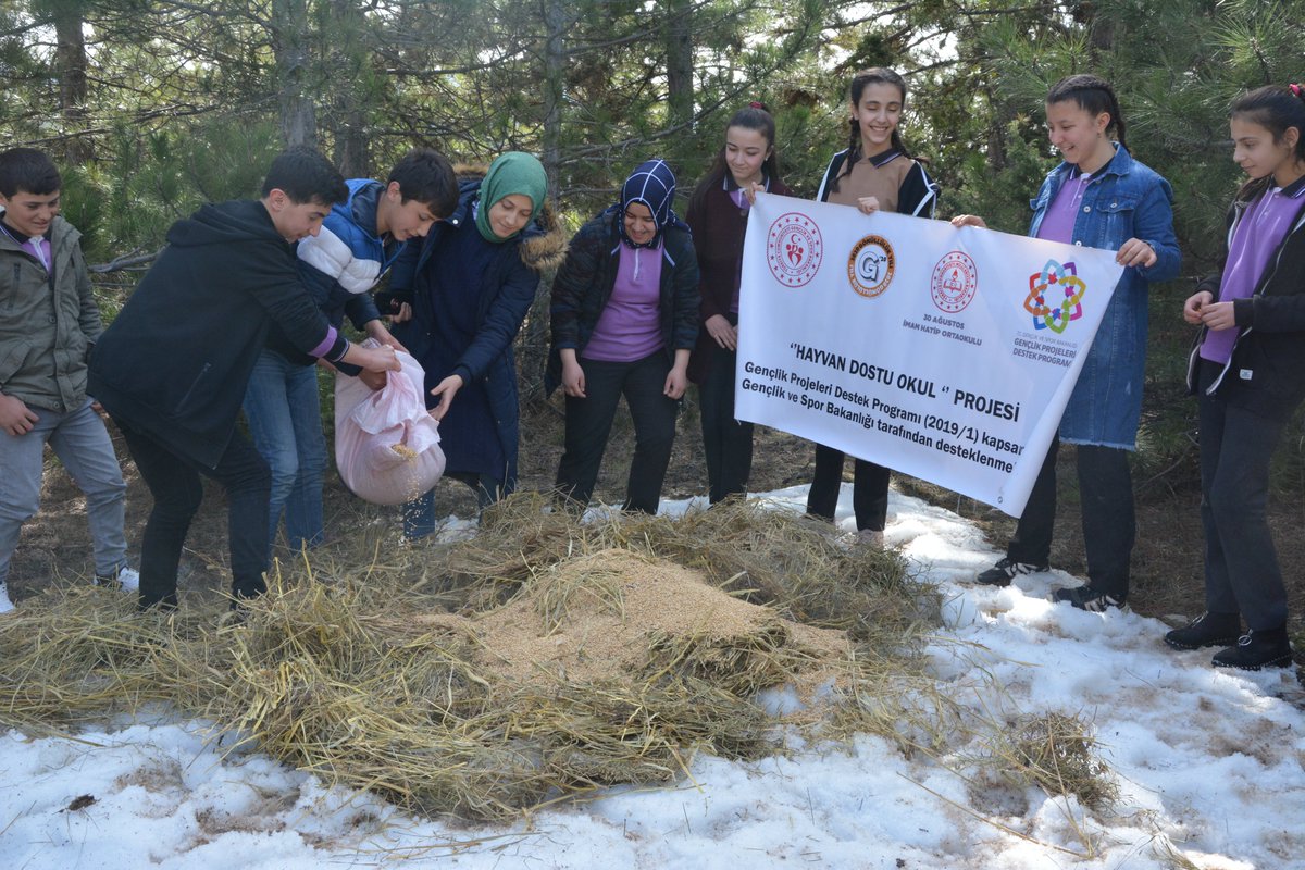 CankiriDKMP's tweet photo. Şube Müdürlüğümüz ile İl Milli Eğitim Müdürlüğü 30 Ağustos İmamhatip Ortaokulu öğrencilerinin "HAYVAN DOSTU OKUL" projesi kapsamında öğrencilerle beraber doğada yemleme çalışması yapılmıştır. https://t.co/iRPIATpM6i