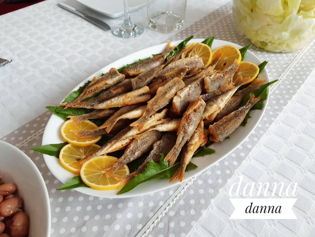 DannaR1963's tweet photo. Frigane manule
Iceberg i grah salata
•
•
•
#homedesing #desing #home #settingthtable #homedecor #tablesetting #tabledeccor #recipe #recept #cooking #yamy  #foods #foodblogger #lunch #lunchtime #ručak #salata #salad #lemon #fish #iceberg #oil #icebergsalad #oliveoil #manula https://t.co/C9gFBwTkpT