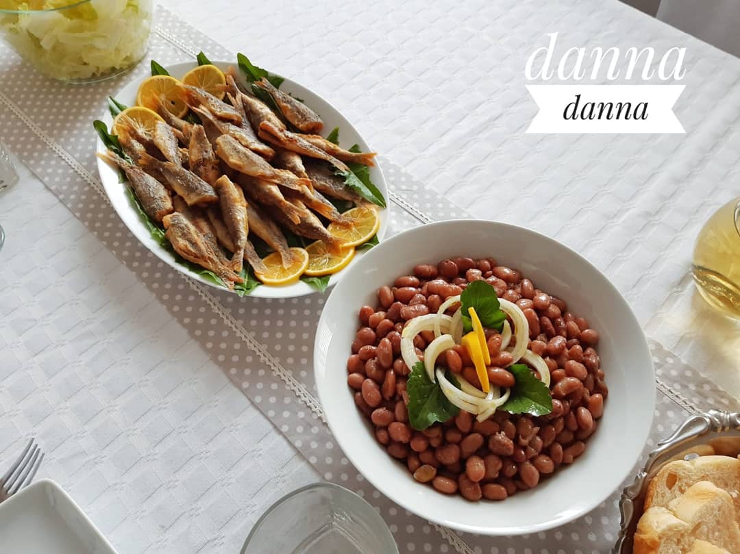 DannaR1963's tweet photo. Frigane manule
Iceberg i grah salata
•
•
•
#homedesing #desing #home #settingthtable #homedecor #tablesetting #tabledeccor #recipe #recept #cooking #yamy  #foods #foodblogger #lunch #lunchtime #ručak #salata #salad #lemon #fish #iceberg #oil #icebergsalad #oliveoil #manula https://t.co/C9gFBwTkpT