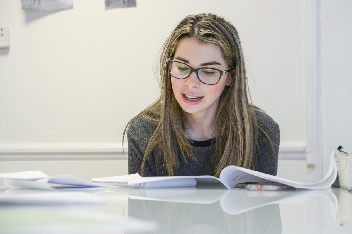 The Spoken Performance Workshop builds confidence in speaking English and equips students with skills for presentations, negotiations and debate

centralschool.co.uk/spoken-perform…