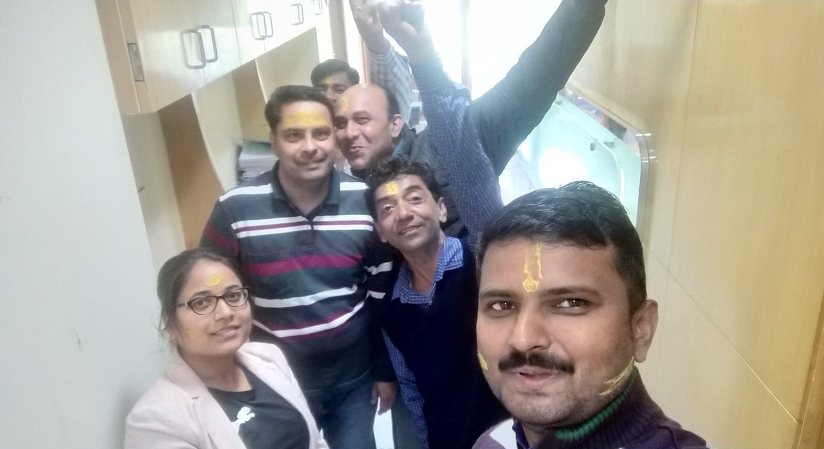 akj_1981's tweet image. आज हमारे कार्यालय #AMSH  में #होली उत्सव का आयोजन हुआ जिसमें सभी साथियों ने मिलकर होली का जश्न मनाया. @rameshkumar58 @jagdish9968