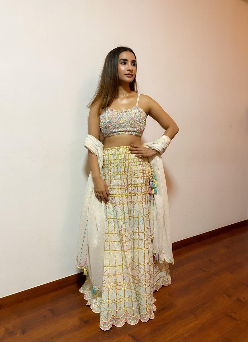 The gorgeous <a href="/Patralekhaa9/">Patralekhaa</a> smashing the Holi look in a White and Gold sharara set by #sukritiandaakriti for Isha Ambani's Holi party!
