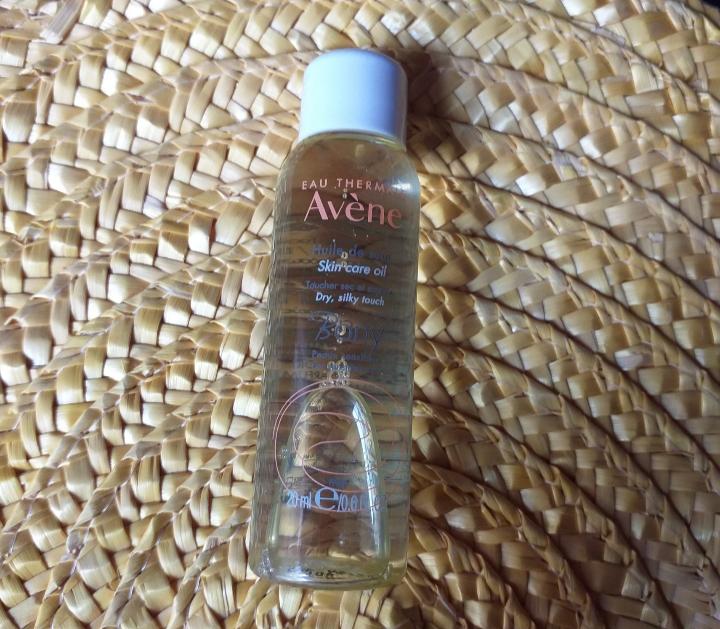 SandraRicoGon's tweet photo. Voy a empezar a probar esta muestra de aceite corporal. Contiene aceite de karité, camelina y cárcamo. ¿Lo habéis probado? #avenelovers #avene #aceitecorporal #avenelovers https://t.co/gPRLNwT30s https://t.co/OHAkO7wQYO