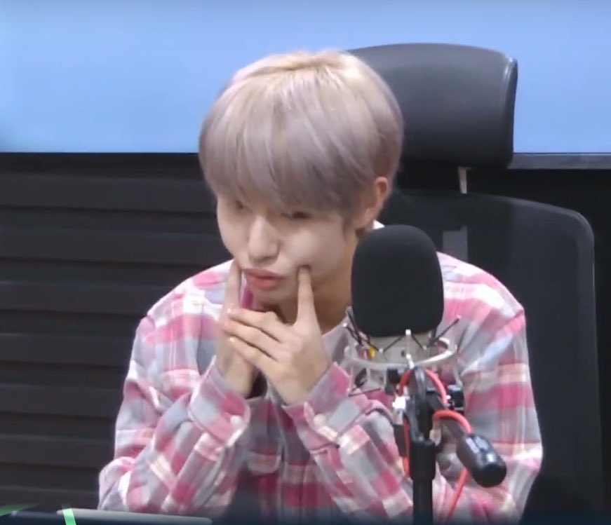 _G3WP3R's tweet photo. กะจะเอาให้ตายกันไปข้างนึงเลยใช่มั้ยอินจุน ขยันทำตัวน่ารักทุกวันเลยเนี่ยย ( ˃̣̣̥᷄⌓˂̣̣̥᷅ ) https://t.co/u96CfDZNKB