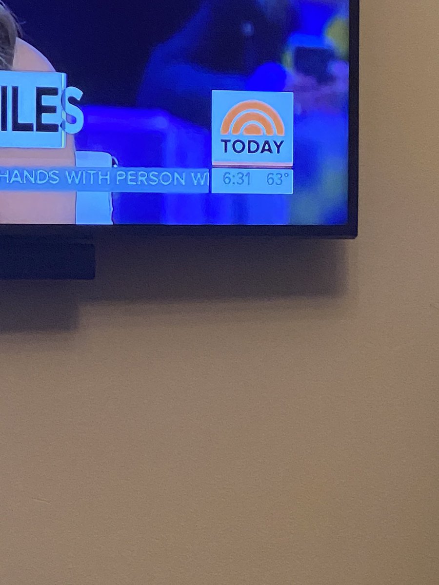 Missynickmatos's tweet photo. Did anyone tell @TODAYshow @NBCNews @KPRC2 that time has changed? https://t.co/BjBYWZ0s17