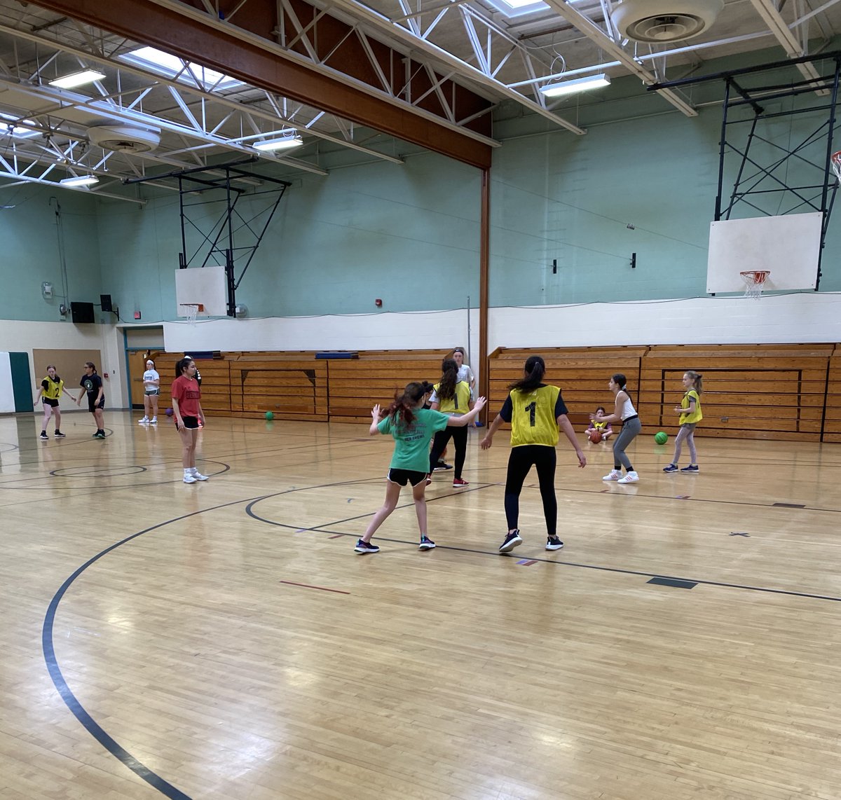 OCIAASports's tweet photo. The Minisink Valley Girls Varsity Basketball team volunteered at a youth instructional basketball clinic during the month of February. They conducted this clinic with their coaches Jim Golden, Bruce Guyette, and Arielle Heppes @arielleee_h Great job! #OCIAACommunityService https://t.co/MQVn9qTRoU