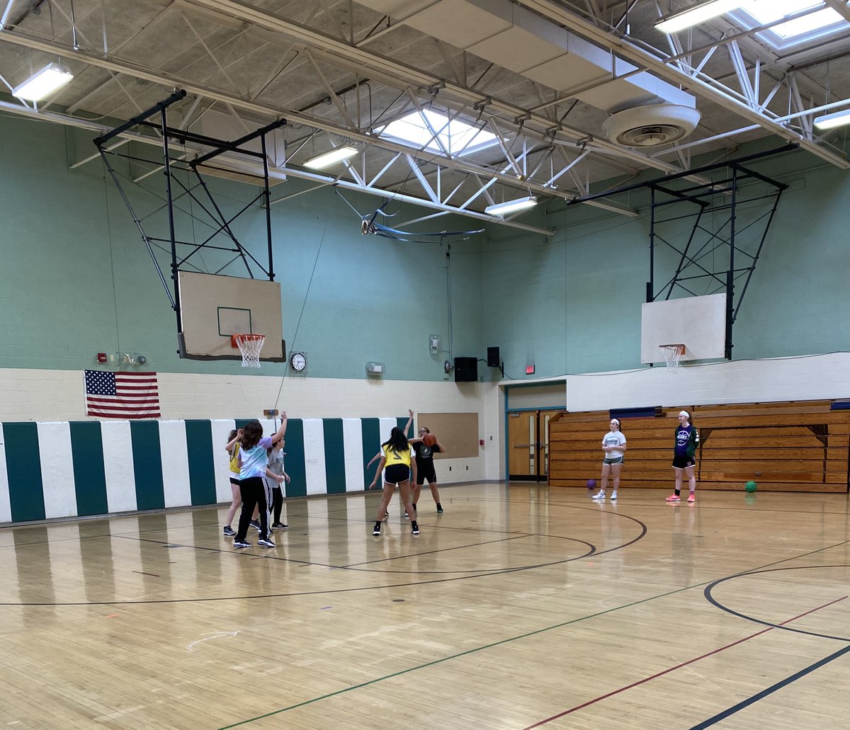 OCIAASports's tweet photo. The Minisink Valley Girls Varsity Basketball team volunteered at a youth instructional basketball clinic during the month of February. They conducted this clinic with their coaches Jim Golden, Bruce Guyette, and Arielle Heppes @arielleee_h Great job! #OCIAACommunityService https://t.co/MQVn9qTRoU