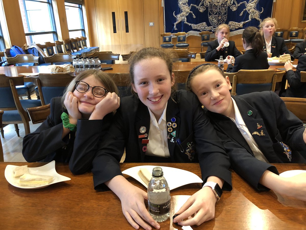 Year 6 have arrived safely @HaberdashersCo at Haberdashers’ Hall and are enjoying lunch in the dining hall! @Habsmonmouth #habsfamily