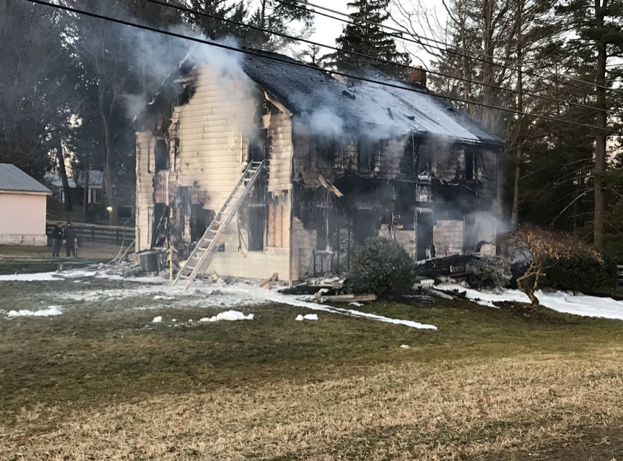 chicagofirewire's tweet photo. Line of Duty Death: Firefighter Killed at Pennsylvania House Fire
https://t.co/J2W4WlMlo5 https://t.co/yzb32b9hI6