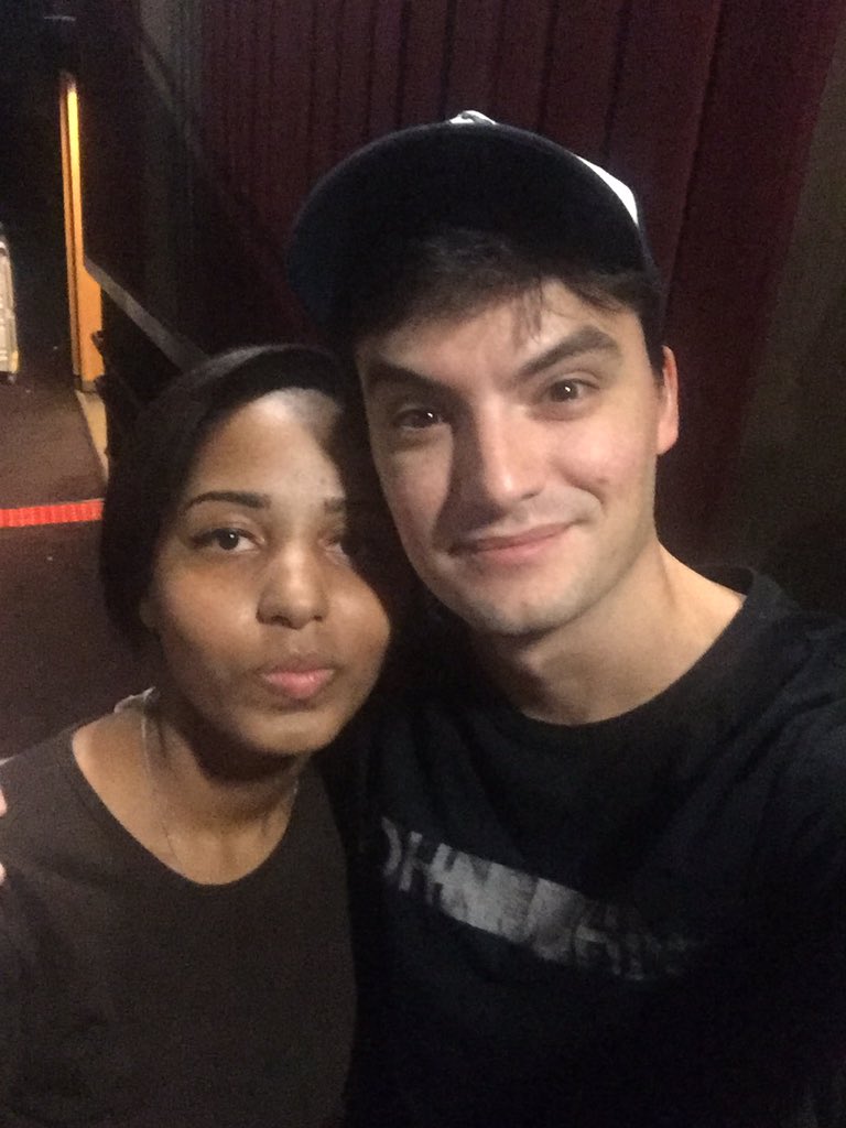 Thay_Mars24k's tweet photo. Pensa em um sonho? Agr multiplica por MIIILLLL!!! Eu conheci o melhor YouTuber, pensa em um cara simpático e educado com os fãs, só orgulho ❤️❤️❤️!!! @felipeneto
#FelipeNeto #corujas #Netolab #netoland #Cabeaofelipeneto
#almoçocompletoécomoFelipeneto https://t.co/69yxdd5MRH