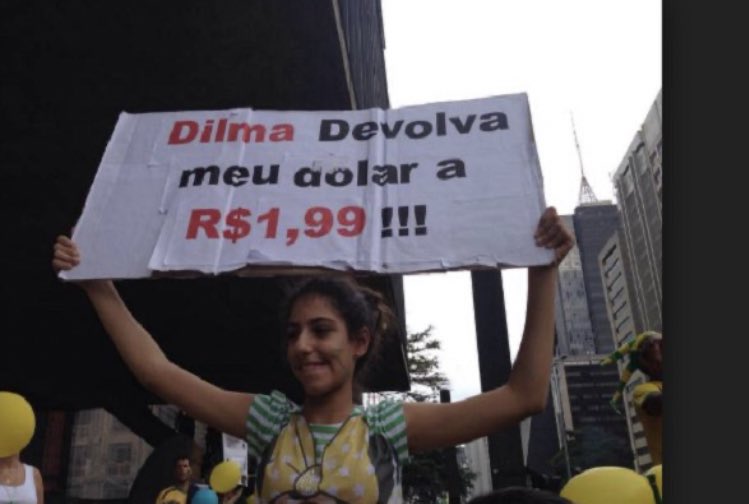fabcamargo's tweet photo. Dólar encostando em R$ 4,80 e a classe média  achava que era só tirar a Dilma que a cotação baixava https://t.co/CqsDZ0lM2V