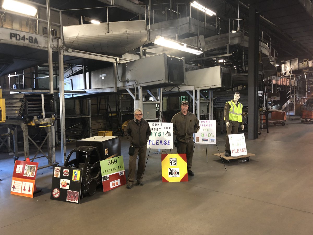 Today in Richmond, Jan and Chris greeted the Service Provider’s as they arrived with a excellent guard gate activity focusing on the Yard Control rules. #livesafely