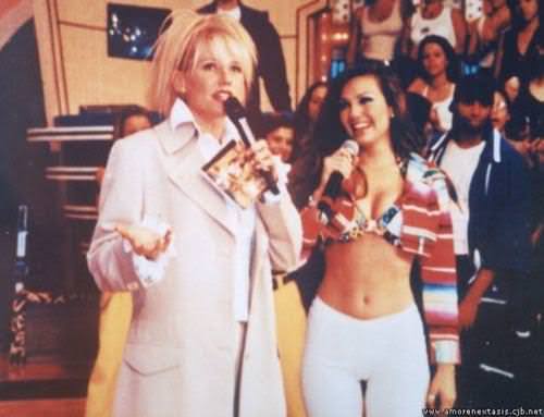 Em 1997, Xuxa passou a trabalhar para adultos e estreou o "Planeta Xuxa". Foi o primeiro programa comandado por uma mulher a entrar na guerra dominical.Xuxa chegava a picar 35 pontos, vencendo Gugu.O "Planeta" chegou ao fim em 2002 pra Xuxa voltar a trabalhar pra crianças.