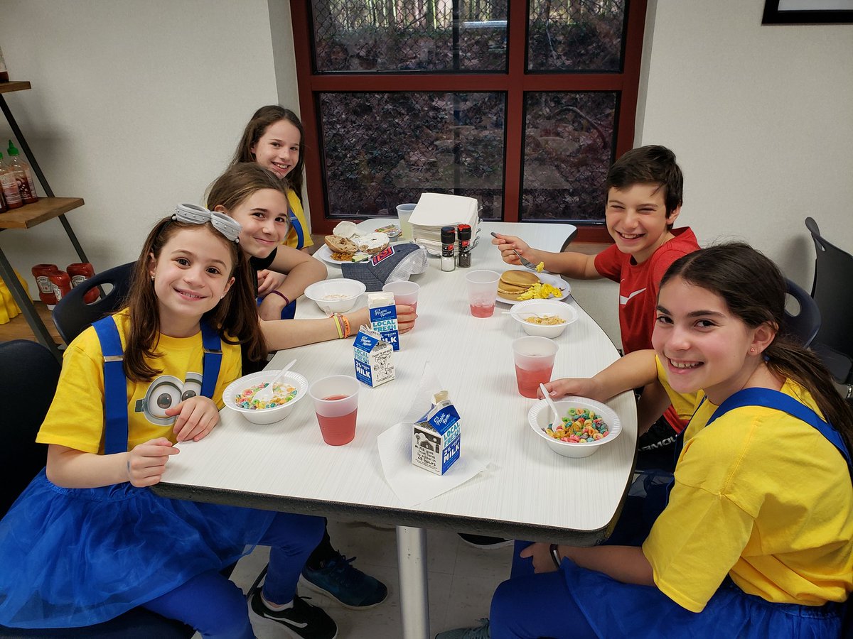 sbolnick5grade's tweet image. #davis5 Purim fun