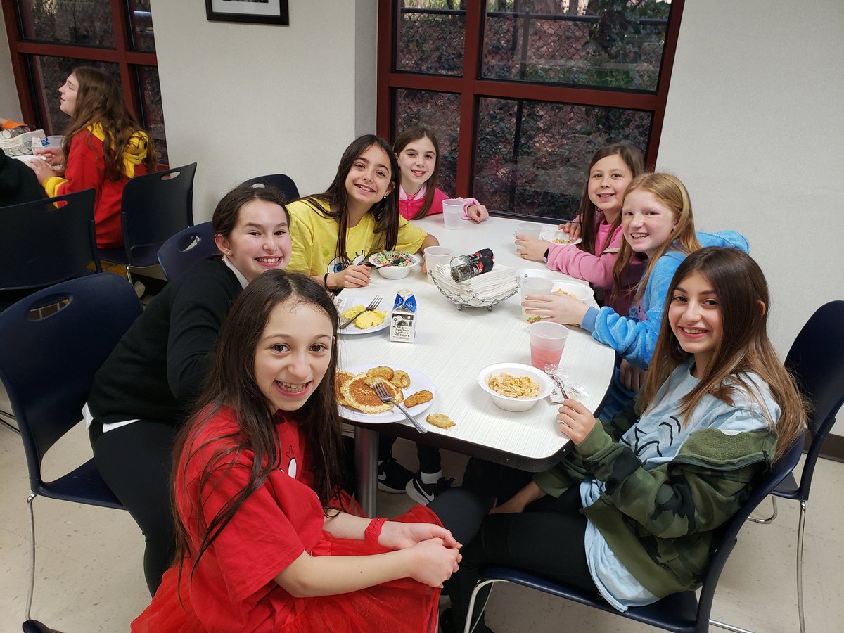 sbolnick5grade's tweet image. #davis5 Purim fun