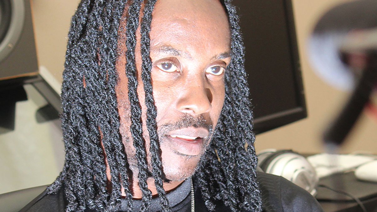 ifetop10's tweet photo. @nesbethreggae sits down for a chat with @ifetop10. Discussing friendship with Popcaan, state of reggae music and career highlights. WATCH FULL INTERVIEW at https://t.co/IvMtRqCCRv

https://t.co/KFDDzP6oWc
#nesbeth #ifetop10 #reggae #reggaemusic #jamaica https://t.co/RA10RqfM10