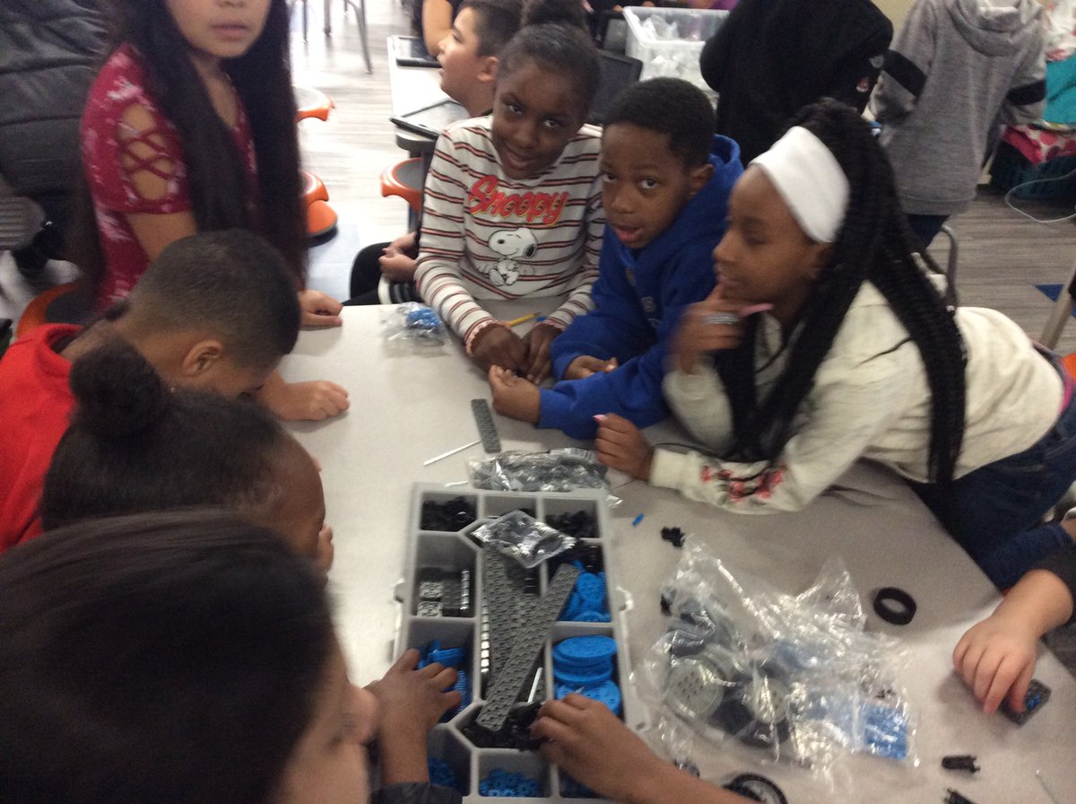 TeacherMe7's tweet photo. Using the design process to learn science. @clmerkerson @HMSANTAFE @HMC1Proud @HMC1MeYouUs https://t.co/XOFz2XreYv