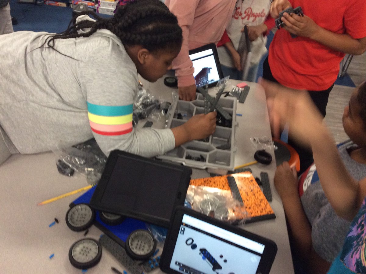 TeacherMe7's tweet photo. Using the design process to learn science. @clmerkerson @HMSANTAFE @HMC1Proud @HMC1MeYouUs https://t.co/XOFz2XreYv