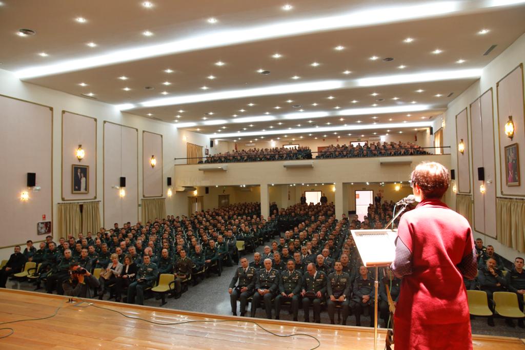 guardiacivil's tweet photo. La directora general María Gámez participa en el acto de la Subdelegación del Gobierno en Jaén por el Día Internacional de la Mujer. Además ha impartido una charla sobre igualdad a alumnos de la Academia de Guardias #062Informa https://t.co/8CM21uh7xl https://t.co/5Mf4wzFCJM