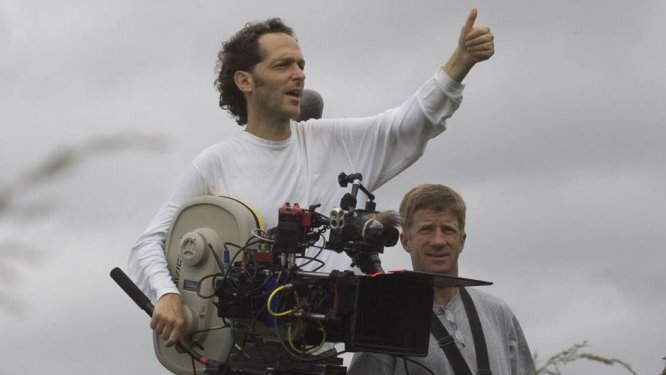 Chivoarchives's tweet photo. #TheNewWorld: "Terrence Malick came to me and said, 'I would love to try this, and if we fail, I will never use it. I would never put anything in the movie that would humiliate you or makes you feel uncomfortable, but let's just try to go to the edge of the abyss, … 1/2 https://t.co/WH8sB69RuI