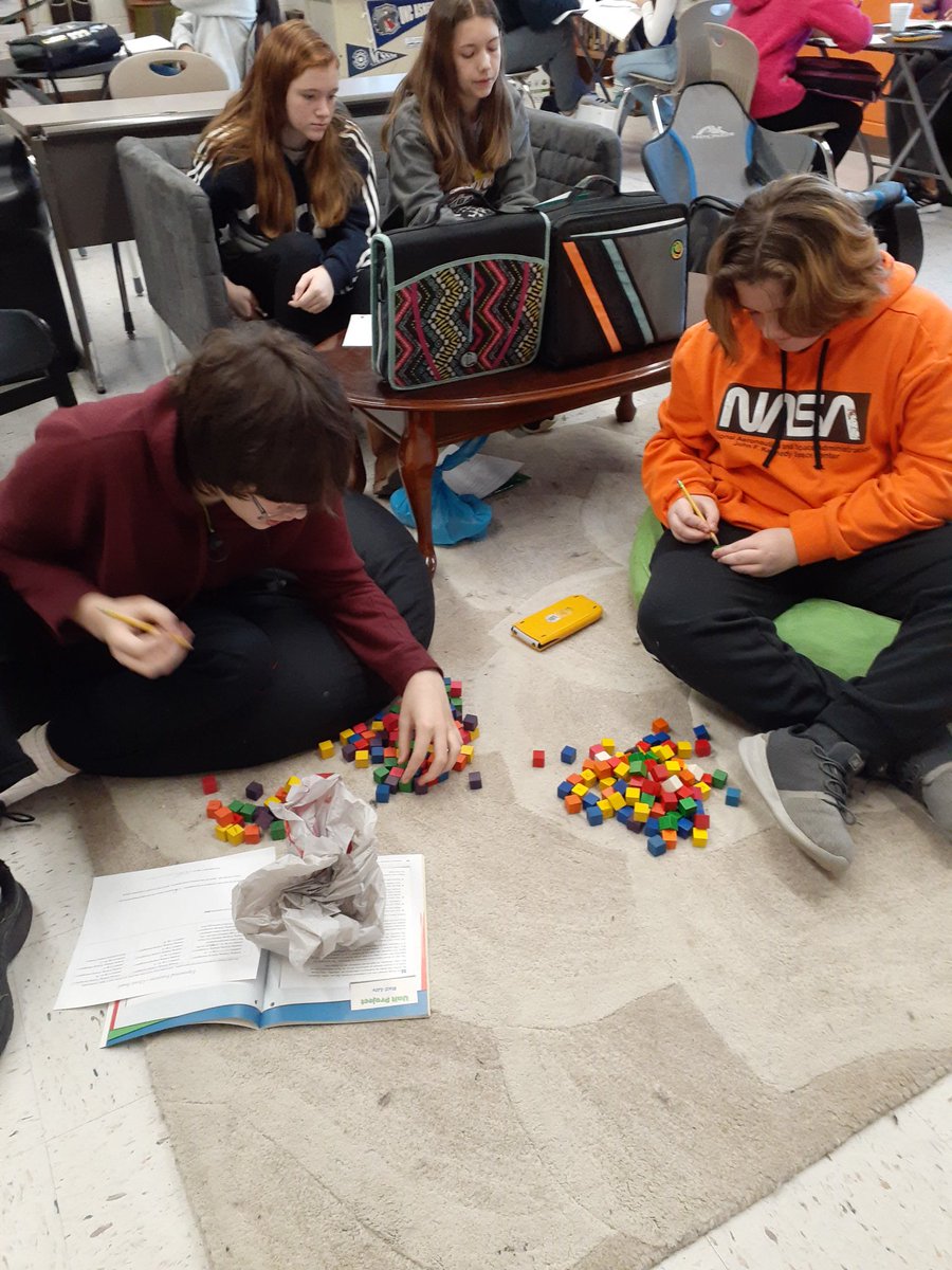 KristenPike3's tweet photo. Investigation exponential functions #choiceboard #handsonmindson @Carrington_DPS https://t.co/CT1N7Vk20L