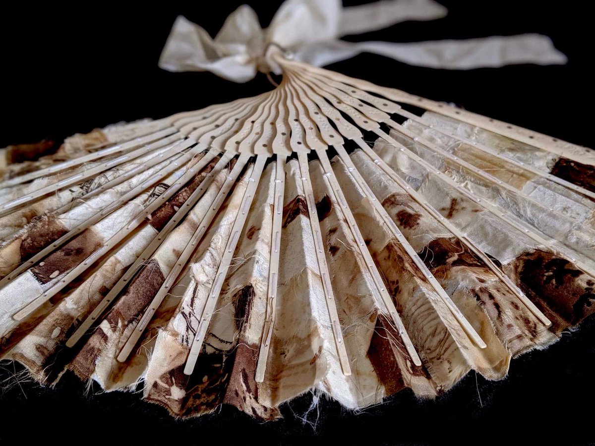 AnnaDumitriu's tweet photo. Apparently it’s #falseteethday so I’m posting a picture of my artwork “The Most Profound Mystery” on this subject made with gum disease causing bacteria, animal bone and gold wire in collaboration with @laughingsnail @78SarahK @BchcDental @news_ub #bioart #bdhopenwide #art https://t.co/5cSeZM04yh