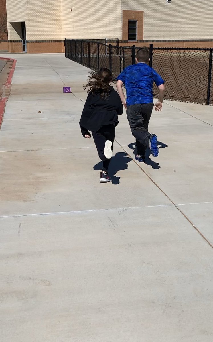 mrsbeardain's tweet photo. This morning @RosanneWalker18βs 4th graders were editing sentences during our Balloon Pop game, racing for synonyms, and using @lead4wardβs Fixer Upper. #increasingengagement #learningfrommistakes #WEpirates https://t.co/ZTkyLNahcV