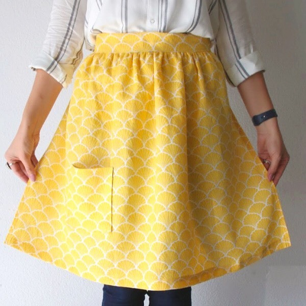 For my latest Learn to Sew project I made the classic yarn dyed grey version that you saw, but I also made it in this adorable yellow linen with a classic shell pattern from @joann_stores.

Are you more of a classic neutral or pop of color type of person? ift.tt/39Bc7fr