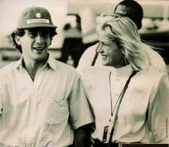 O maior amor da vida de Xuxa foi o piloto Ayrton Senna. O casal teve que se separar por conta da agenda super apertada. Após a morte de Senna, Xuxa decidiu trabalhar menos e focar sua carreira no Brasil.