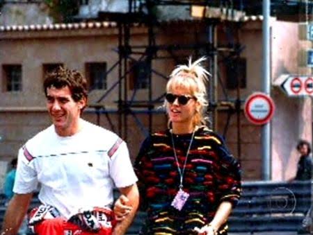 O maior amor da vida de Xuxa foi o piloto Ayrton Senna. O casal teve que se separar por conta da agenda super apertada. Após a morte de Senna, Xuxa decidiu trabalhar menos e focar sua carreira no Brasil.