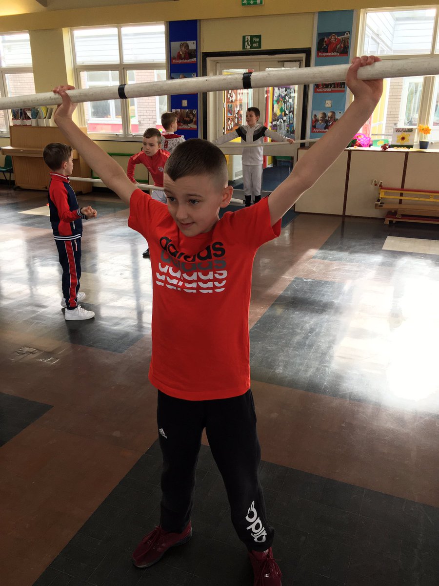 CefnPrimaryAC's tweet photo. Brilliant effort by year 5 and 6 at  weightlifting this morning as part of the schools celebration of world commonwealth day 🏋️‍♂️ @CefnPrimarySJW @TeamWales @CefnPrimary https://t.co/ipudRARP65