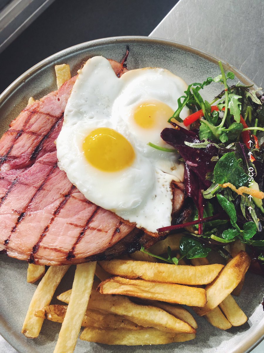 WhiteHartH's tweet image. Ham, egg and chips 🍟🤤