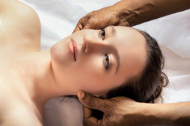 muddyberkshire's tweet photo. Stumped for #MothersDay ideas? The @BeautyBoxPang is offering a special treatment for the entire month – a 20-min Indian head massage, followed by a 20-min 'Revive your Eyes Treatment' for £45. Selfish spoiling essential. https://t.co/UY0m9Am32c #pangbourne #berkshire #beauty https://t.co/xcZNZMfZTf