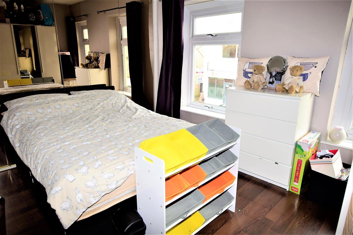 *** MID TERRACED TRADITIONAL ***

£169,995

A spacious bay fronted mid terrace set over three floors. The property is ideally placed in the Town Centre location of Barry close to schools, shops and other amenities.

BOOK a viewing on 01446 736888 or VISIT:
ninaestateagents.co.uk/property/st-ma…