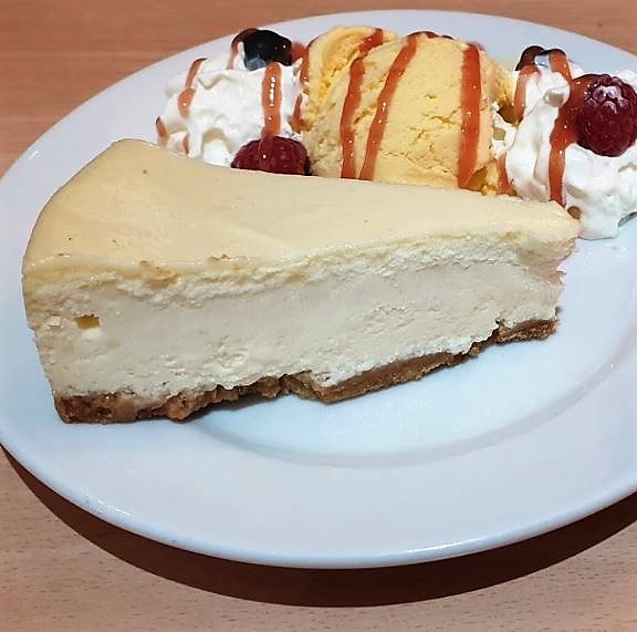 Who else loves some cheesecake for afters? ❤️🤤🤤

#Wigan