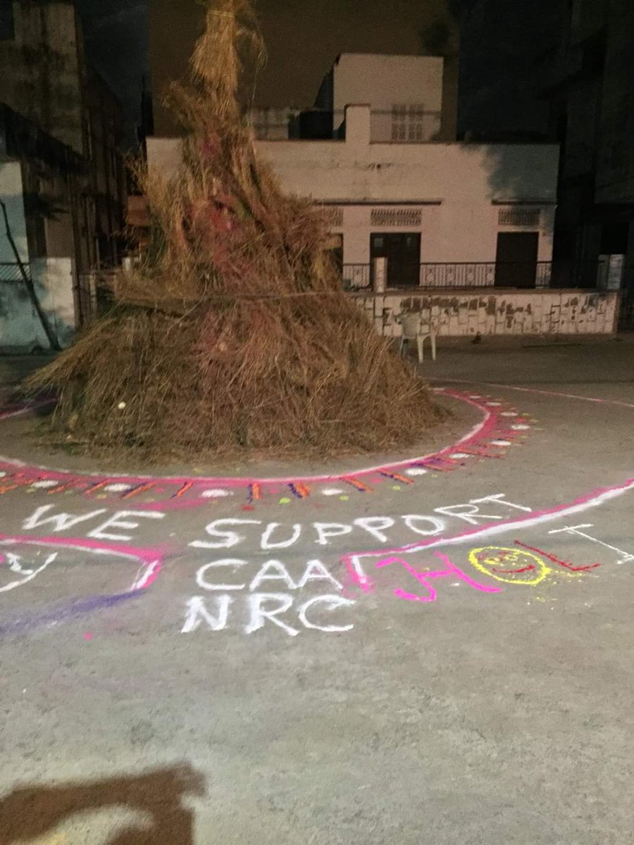 Mohitkumarsana1's tweet image. होलिका दहन उदयपुर मे #caa_nrc_support #CAA_NRC_NPR @narendramodi  ji @AmitShah  ji