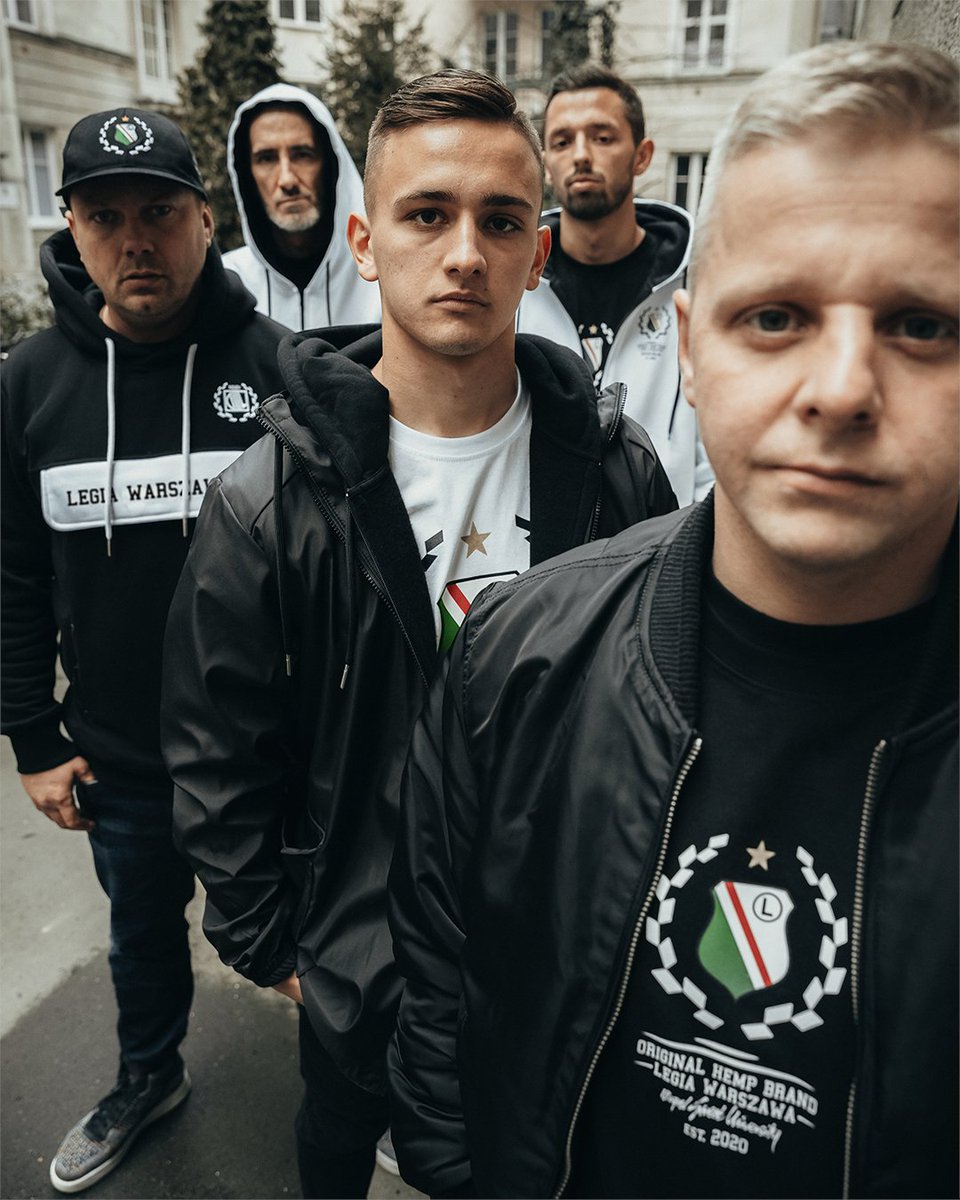 LegiaWarszawa's tweet photo. #ŁączyNasWarszawa 🙌

Razem z #DIIL #HEMPGRU szykujemy dla Was limitowaną kolekcję ubrań. Już wkrótce w LegiaFanStore 🔜 #LegiaNews 

Fot. @mat_kostrzewa https://t.co/SRgwX0mq5H