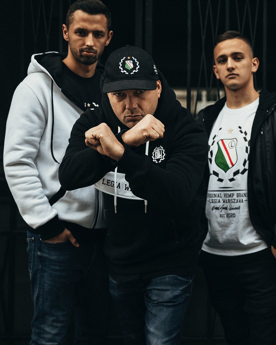 LegiaWarszawa's tweet photo. #ŁączyNasWarszawa 🙌

Razem z #DIIL #HEMPGRU szykujemy dla Was limitowaną kolekcję ubrań. Już wkrótce w LegiaFanStore 🔜 #LegiaNews 

Fot. @mat_kostrzewa https://t.co/SRgwX0mq5H