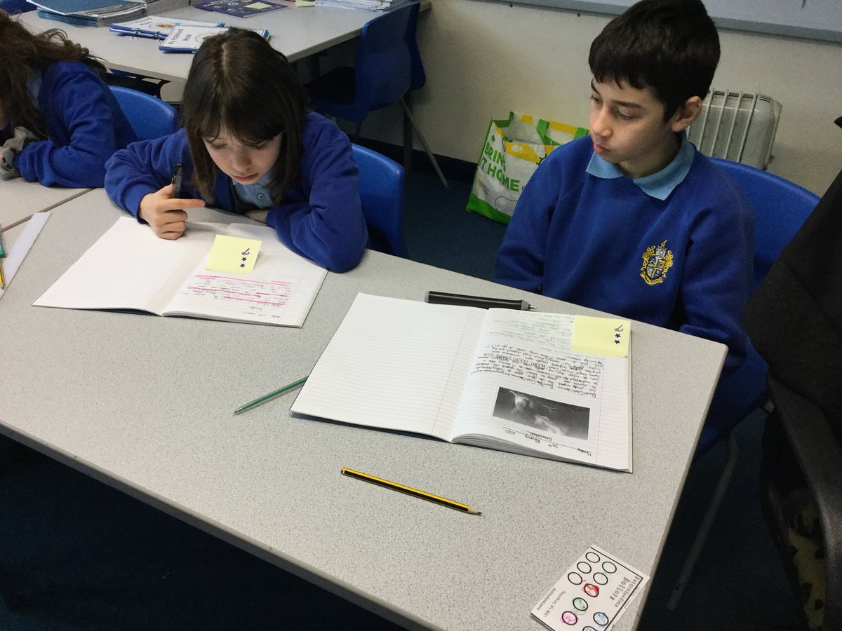 LSTClass_14's tweet photo. Class 14 are peer assessing each other’s writing! #stpsEnglish #twostarsandawish https://t.co/OVTapEW78y