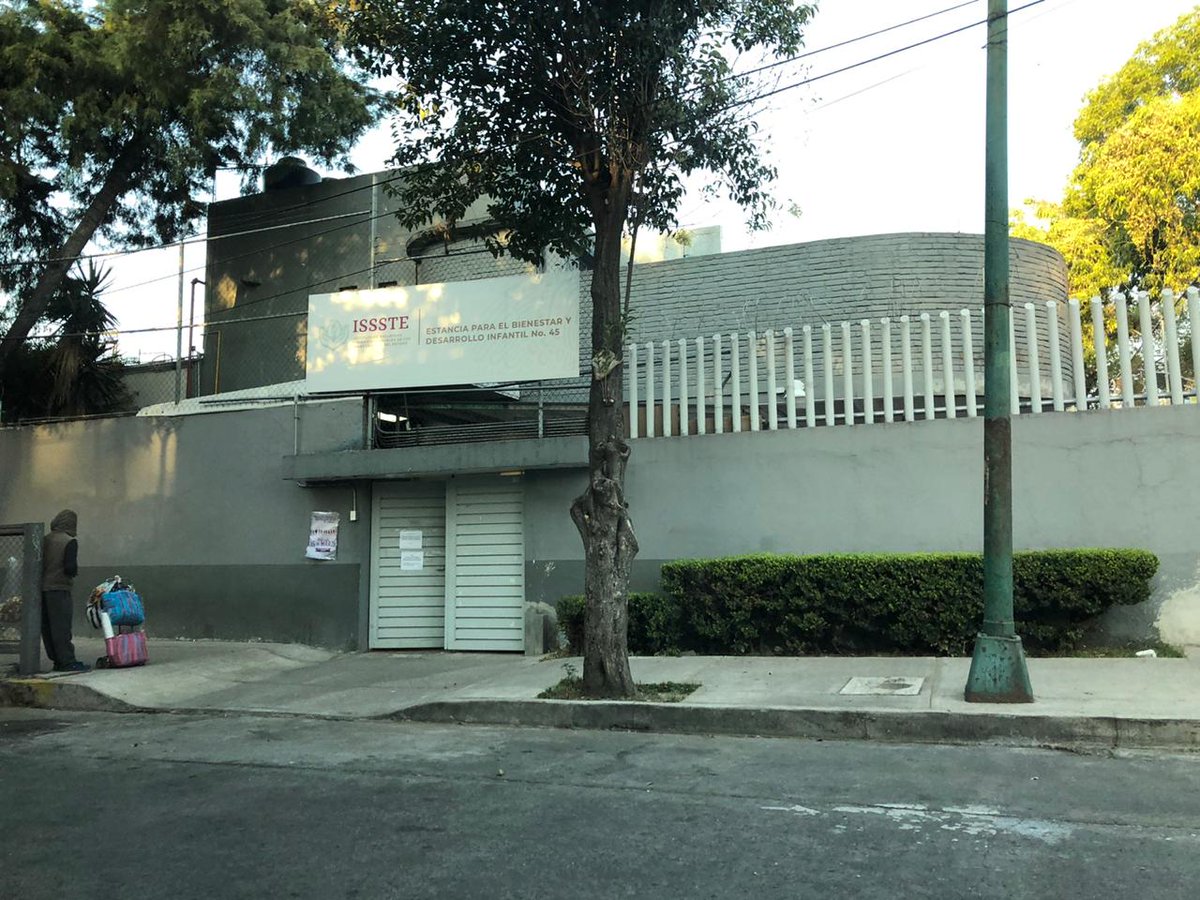 WRADIOMexico's tweet photo. REPORTE | Hoy las calles de la CDMX presentan una afluencia inusual ante el paro feminista del 9 de marzo #TodasJuntas9M #El9NadieSeMueve #UnDíaSinMujeres
 https://t.co/c31bINRWW2 https://t.co/f4YURxsweL